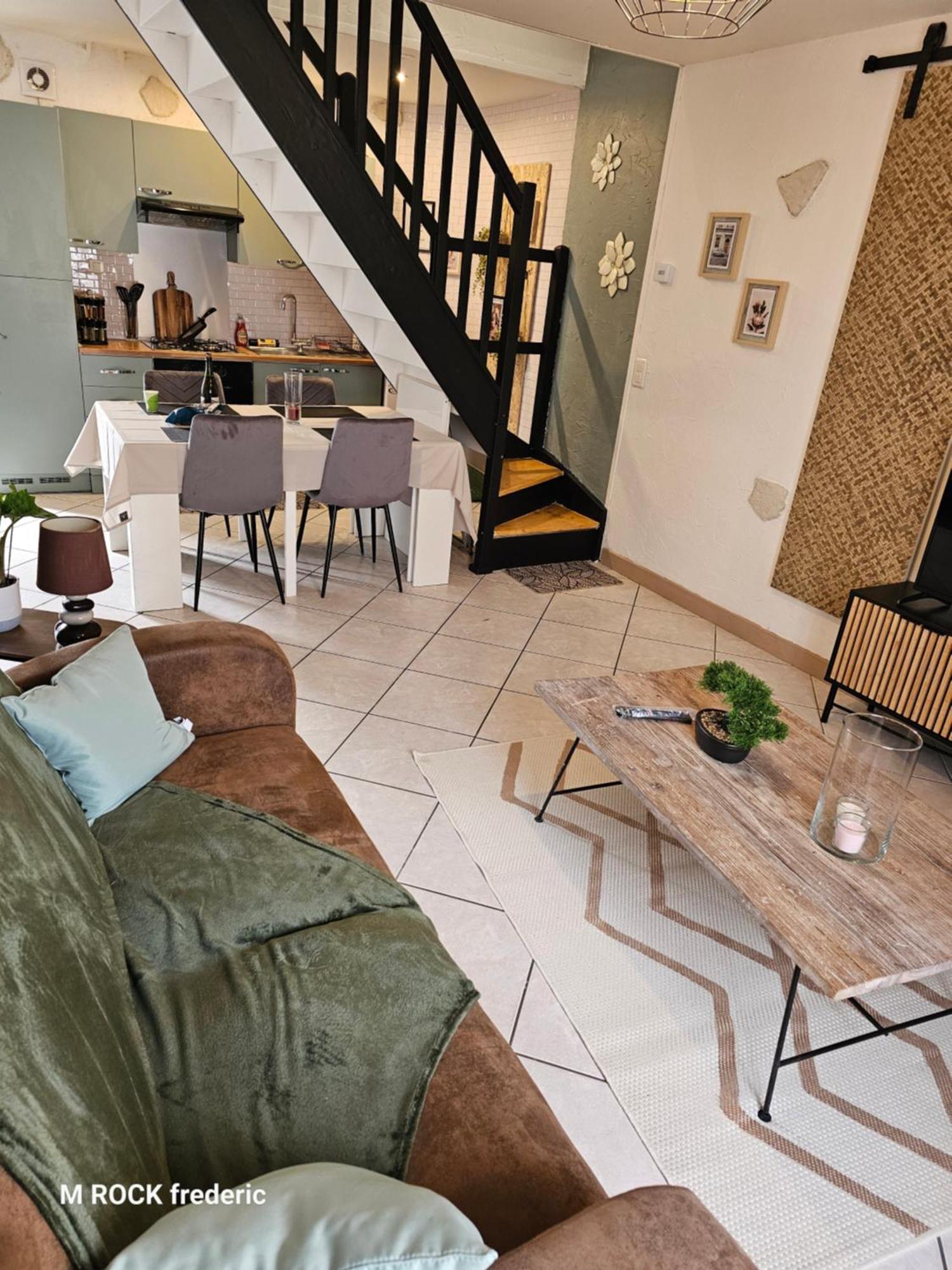 Maison De Ville Avec Jardin Privatif Невер Экстерьер фото